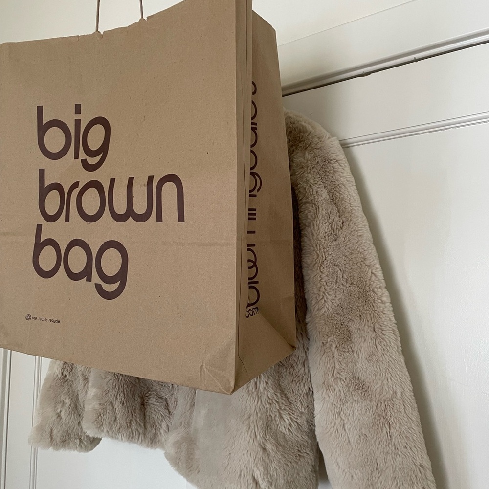 Faux fur Cream/tan coat NWT + shopping bag Bloomingdale’s - Picture 6 of 6